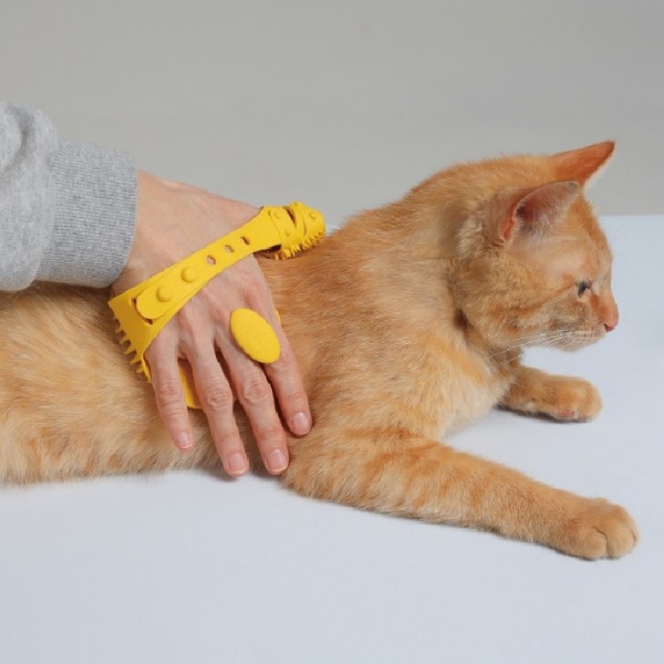 페오펫몰,몬도미오펫 그루밍 마사지장갑 더콤마V2 (고양이빗 강아지브러시 죽은털제거)